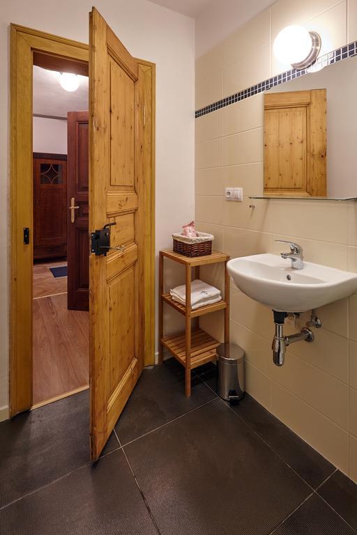 Queen Bee Apartments Prag Rum bild