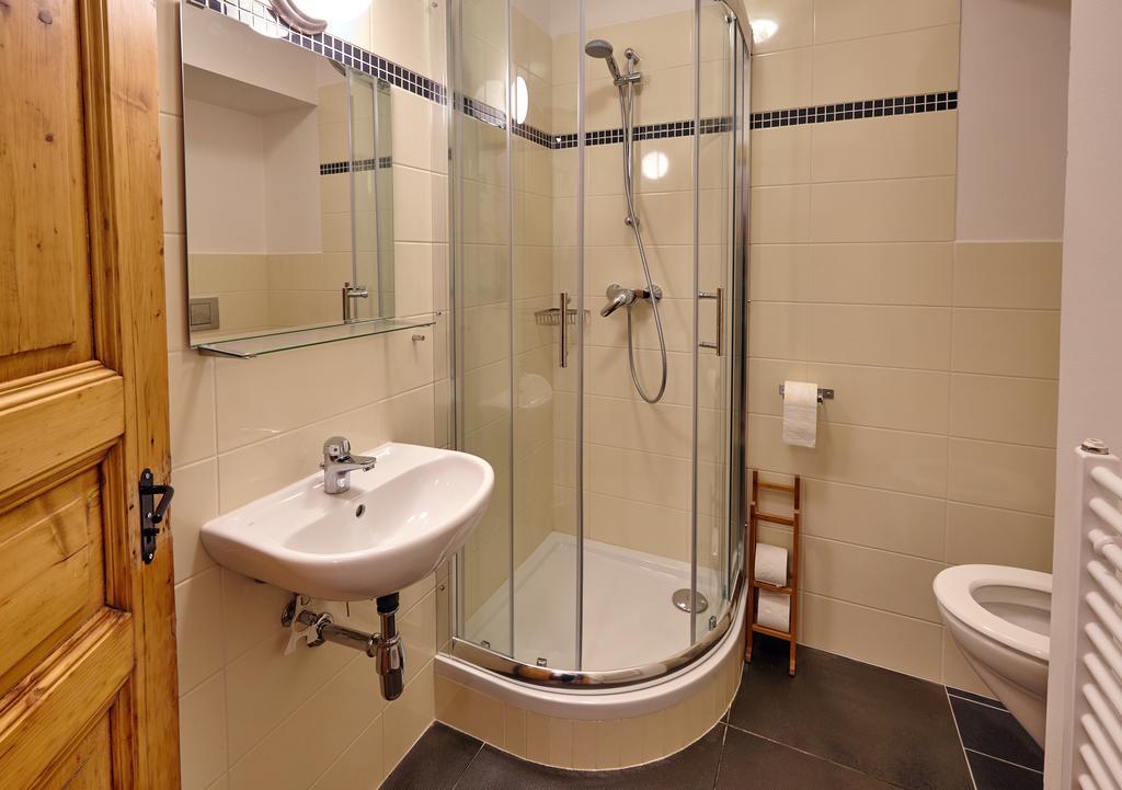 Queen Bee Apartments Prag Rum bild