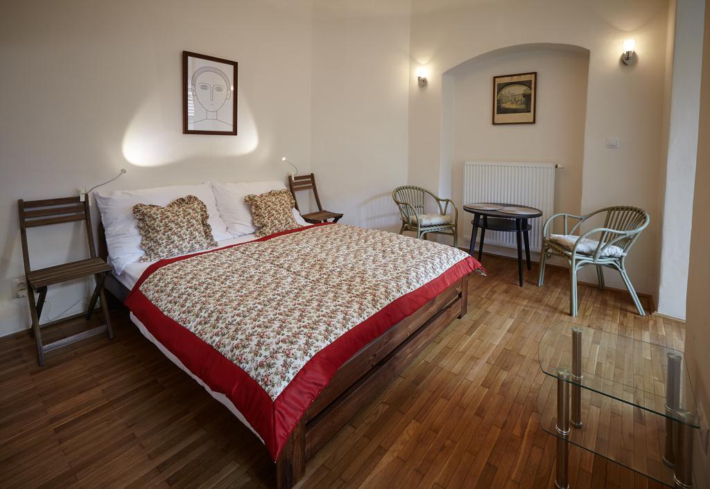 Queen Bee Apartments Prag Rum bild