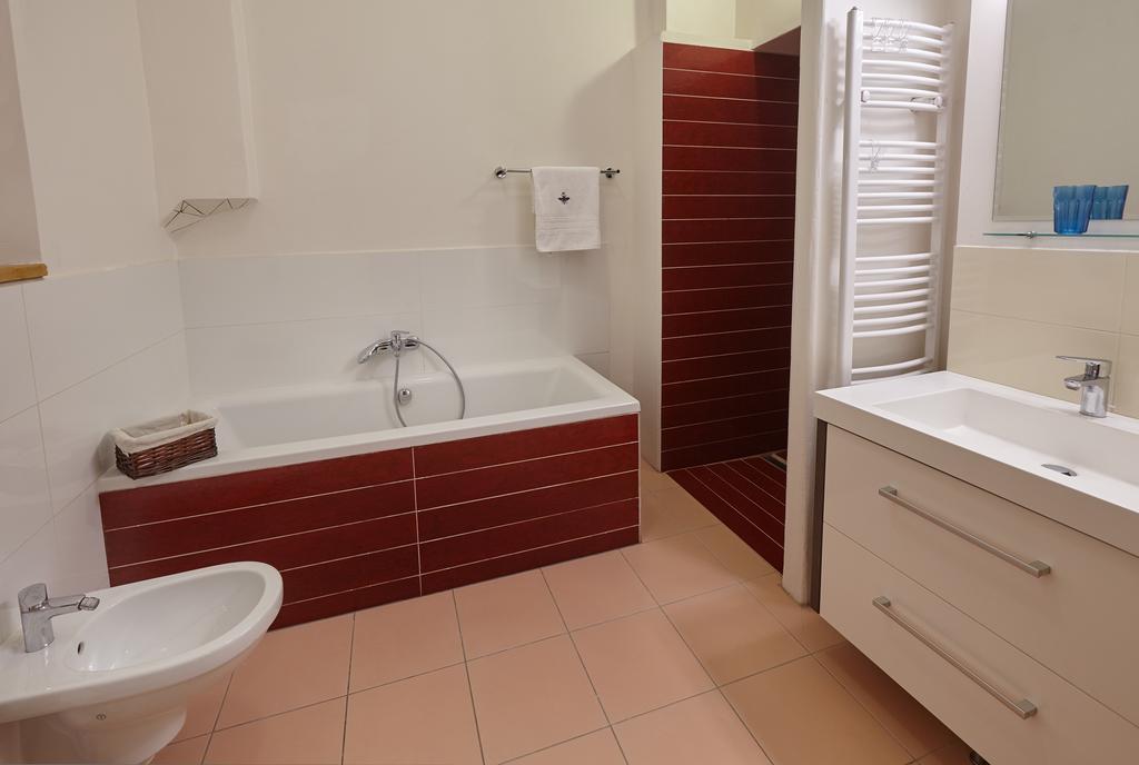 Queen Bee Apartments Prag Rum bild