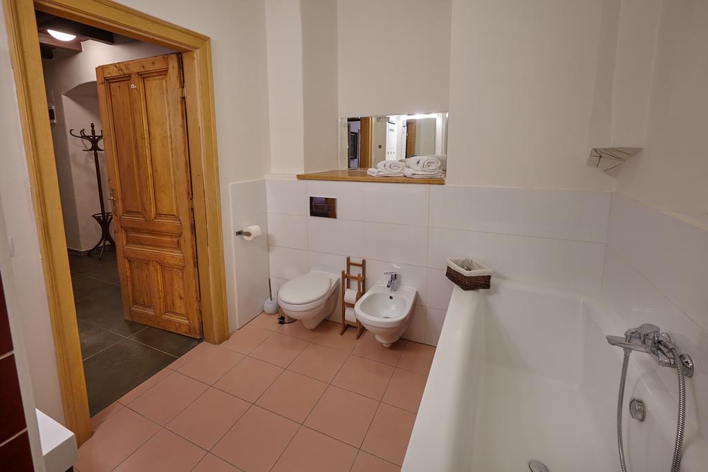 Queen Bee Apartments Prag Rum bild